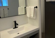 Others 7 Sierra Inn on the River