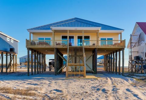 Others Double Down - Your Own Private Beach In The Backyard! Bayside Deck With Kayaks, Hammocks, And Even Crab Traps! 5 Bedroom Home by RedAwning