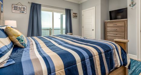 其他 2 Awake On The Gulf - Gulf Front! Gaze Up At The Stars From Your Large Deck While Listening To The Waves Crash. 4 Bedroom Home by RedAwning