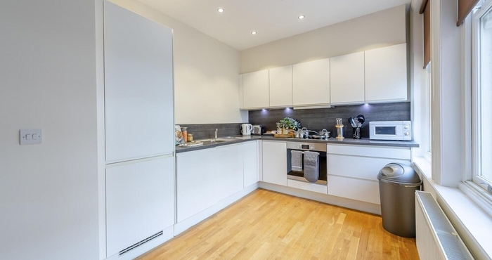 Lain-lain Modern Three Bedroom Apartment in Hammersmith