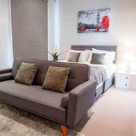 Room 1 Spacious & Modern 3brs House in Central London, River Park Tower Marketing Suite Hotels