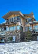 Imej utama Stunning 6-bedroom Chalet in Heart of Park City 6 Home by Redawning