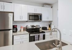 Others 4 Cozy 2BR Near UT Hyde Park Evonify