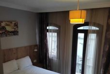 Others Zeus Convenient Suit İstanbul