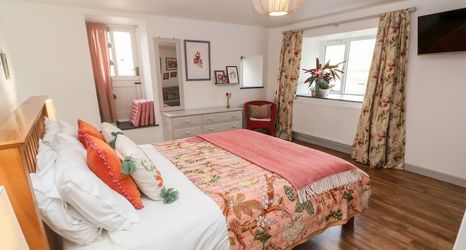 Others 2 Wheel Cottage