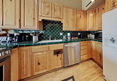 Others 6 Summer Fun - SLOPESIDE 4BR/3BA with 3 Spas, Pool and Sauna - Perfect for Family and Friend Getaways All Year Round by RedAwning