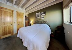Others 3 Summer Fun - SLOPESIDE 4BR/3BA with 3 Spas, Pool and Sauna - Perfect for Family and Friend Getaways All Year Round by RedAwning