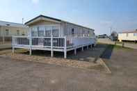 Others Remarkable 2-bed Lodge in Clacton-on-sea