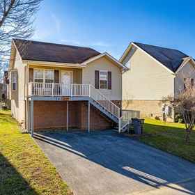 Primary image 1 The Creekside Bungalow, Hotel The Island in Pigeon Forge