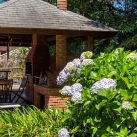 Primary image 1 カーサ・マンティケイラ - カンポス・ド・ジョルダオ, クラウディオ・サントロ講堂 ホテル