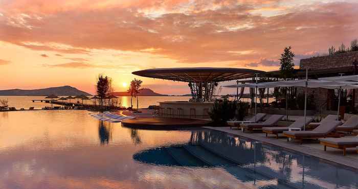 Lain-lain W Costa Navarino- Adults Only