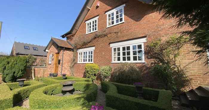 Others Beautiful Country Cottage for up to 8 People - Great Staycation Location