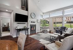 Others 3 Village 62 Gorgeous Remodeled Townhouse with Firepit on the Backyard by RedAwning