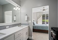 Lainnya 6 Village 62 Gorgeous Remodeled Townhouse with Firepit on the Backyard by RedAwning