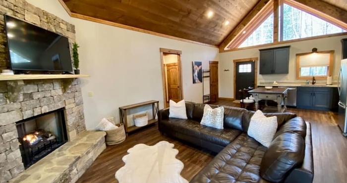 อื่นๆ Bucks and Bunks - Brand new Cabin Come Relax or Watch TV Outside Fireplace