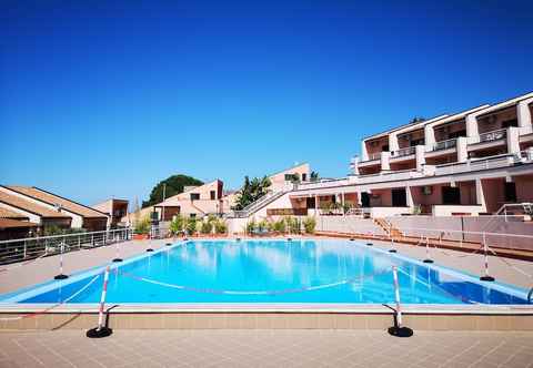 Others Kefalure, Terraced House in Residence With Swimming Pool