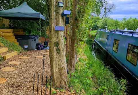 Others Narrowboat With Hot Tub, Sauna, Massages, Cruising