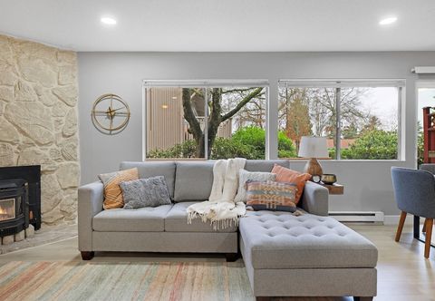 其他 Cute Delightfully Remodeled Spacious Condo 2 Bedroom Condo by RedAwning