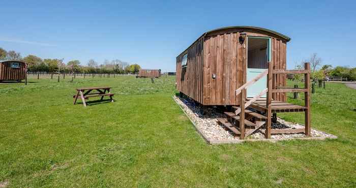 Others Honeysuckle Farm Hut 1 - Suffolk Farm Holidays