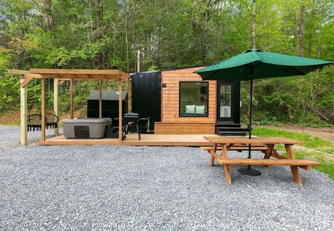 Others Tiny Adventura Secluded Tiny Home: With Hot Tub Wi-fi 1 Bedroom Bungalow by Redawning