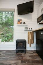 Others 4 Tiny Adventura Secluded Tiny Home: With Hot Tub Wi-fi 1 Bedroom Bungalow by Redawning