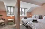 Lain-lain 2 Outstanding 3 Bedroom Townhouse in Hertford