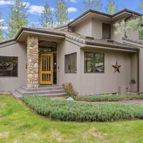 Primary image1RedAwning 釉面草地376三臥室住宅,德舒特斯县飯店