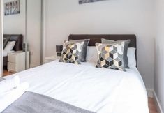 Others 2 Impeccable 2-bed Apartment in Reading