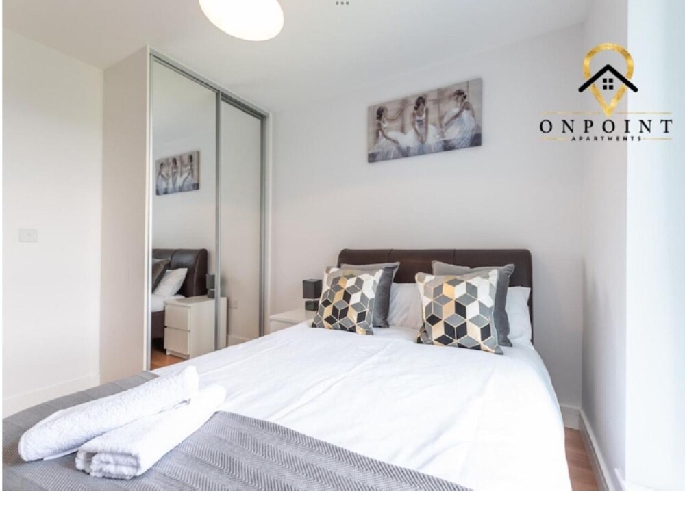 ห้องพัก Impeccable 2-bed Apartment in Reading