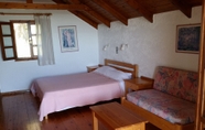 Others 3 Exclusive Cottages in a Quiet Oliverove Near the sea