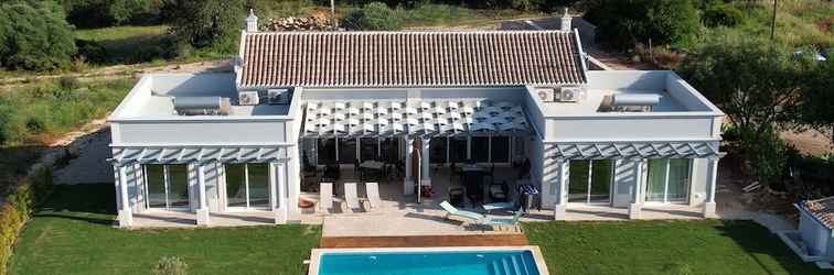 Others Semi-detached Villa With Pool In Rural Setting