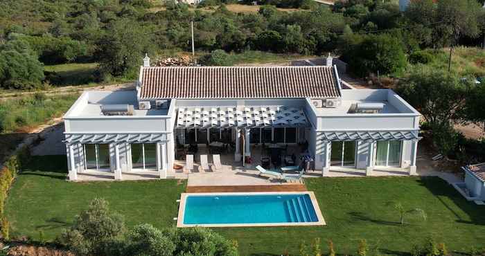 Others Semi-detached Villa With Pool In Rural Setting