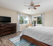 Khác 3 Walk To Beach Recently Renovated Sleeps 6 2 Bedroom Condo by Redawning