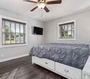 Lain-lain 5 Fully Remodeled Pool Home Less Than 5 Miles To Beach 3 Bedroom Home by Redawning