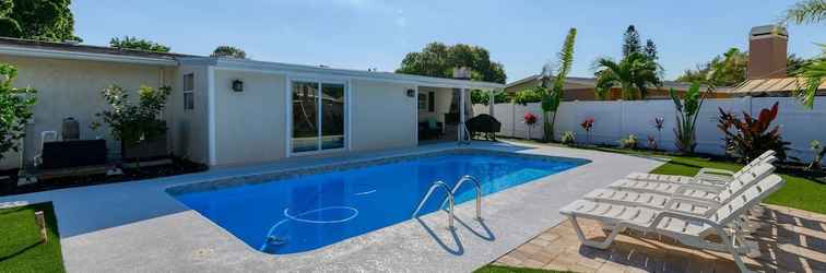 Lain-lain Fully Remodeled Pool Home Less Than 5 Miles To Beach 3 Bedroom Home by Redawning