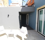 Lainnya 2 Lovely 1 Bedroom With Patio in Lisbon