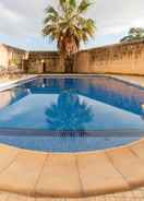 Imej utama Centre Island Gozitan Farmhouse & Pool