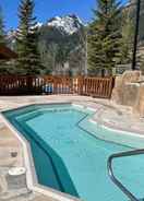 Outdoor spa tub LARGE 2-Br 2-Ba | Ski In/Out | Pool & Hot Tubs | Central Upper Village Location