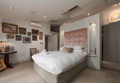 Khác 5 Classic Hammersmith Home by Ravenscourt Park by Underthedoormat