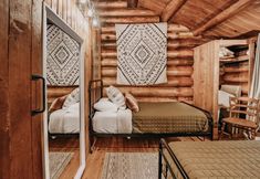 기타 7 76gs - Genuine Log Cabin - Wifi - Pets Ok - Sleeps 4 2 Bedroom Home by RedAwning