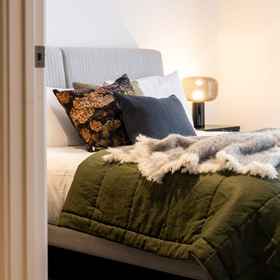 Room 1 Kaitiaki Lodge - Pool & hot tub, Hotel Campbells Bay