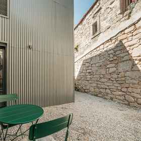 Room1庭院歐波圖設計公寓 L 附露台,St. Ignatius Zoo飯店