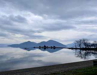 อื่นๆ 2 Yellow House by Lake Toya