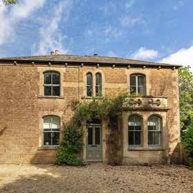 Primary image 1 Vallis Oak Villa, Holcombe Hotels