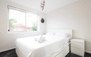 Others 4 Sunny 1 Bedroom Apartment in St Kilda Near the Beach