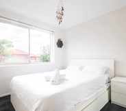 Others 4 Sunny 1 Bedroom Apartment in St Kilda Near the Beach