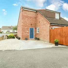 Primary image18A Rosewood Avenue,Lympsham飯店