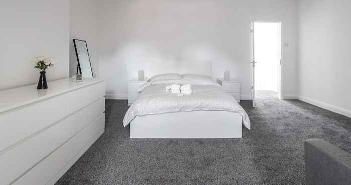 อื่นๆ Spacious 4 Bed House in Birmingham, Suitable for Contractors
