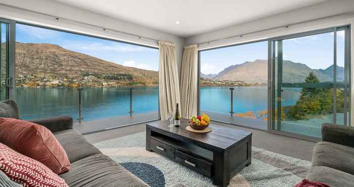 Lainnya LAKEFRONT PENTHOUSE APARTMENT WITH 270-DEGREE VIEW