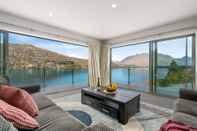 Lainnya LAKEFRONT PENTHOUSE APARTMENT WITH 270-DEGREE VIEW